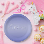 Bewerkbaar cursief script | Wit & Paarse Violet Papieren Bordje (Feest)