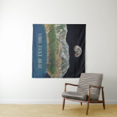 Bewerkbaar Surreal Lake & Moon Tapestry Wandkleed (In Situ (horizontaal))