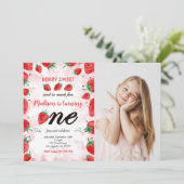 Bewerkbare aardbei verjaardagsfoto uitnodiging (Staand voorkant)