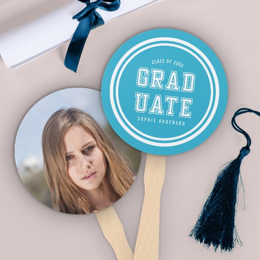 Bewerkbare achtergrondkleur eindexamenfoto varsity handwaaier