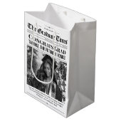 Bewerkbare Afstuderen Gift Afstuderen Krant Medium Cadeauzakje (Voorkant Gekanteld)