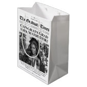 Bewerkbare Afstuderen Gift Afstuderen Krant Medium Cadeauzakje (Achterkant Gekanteld)