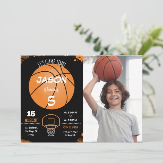 Bewerkbare basketbal foto uitnodiging (Staand voorkant)