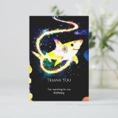 Bewerkbare blauwe grillige haai verjaardag bedankkaart (Staand voorkant)