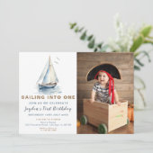 Bewerkbare blauwe zeilboot foto verjaardag uitnodi kaart (Staand voorkant)