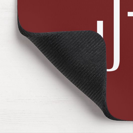 Bewerkbare bordeaux rode achtergrond & witte tekst muismat (Hoek)