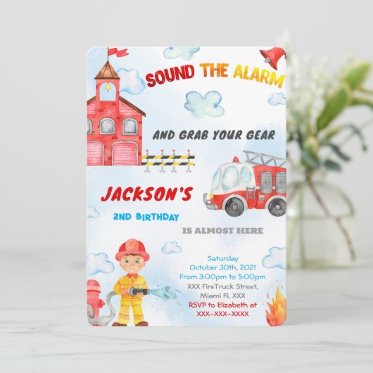 Bewerkbare brandweerwagen uitnodigingen (Staand voorkant)