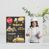 Bewerkbare constructie Verjaardag Foto uitnodiging (Staand voorkant)