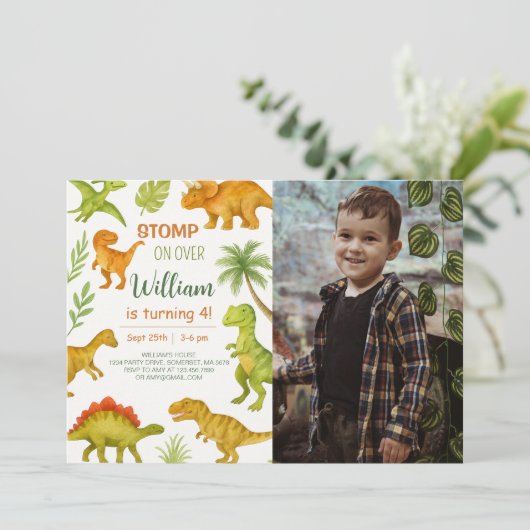 Bewerkbare Dinosaurus Verjaardagsfeestfoto Kaart (Staand voorkant)