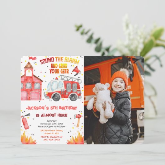 Bewerkbare Fire Truck Foto Uitnodigingen (Staand voorkant)