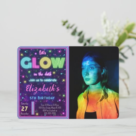 Bewerkbare Glow Foto Uitnodiging (Staand voorkant)