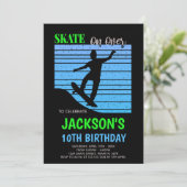 Bewerkbare groene en blauwe skater Party Uitnodige Kaart (Staand voorkant)