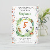 bewerkbare jongen bug verjaardagsfeest kaart (Staand voorkant)