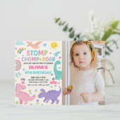 Bewerkbare Kinder Dino Party Uitnodigen Feestdagenkaart (Staand voorkant)