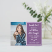 Bewerkbare kleur Paarse foto-Afstuderen Opslagdatu Aankondigingskaart (Staand voorkant)