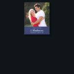 Bewerkbare kleurnaam Cursieve familienaam Foto Canvas Afdruk<br><div class="desc">Elegante Cursieve familienaam Foto verpakte canvasprint met bewerkbare achtergrondkleur (klik aanpassen om van kleur te veranderen) met uw familienaam in een elegant cursief lettertype en onder een dunne lijn, vermeld de titel voor uw foto zoals toen uw familie werd opgericht of toen de foto werd genomen. Maakt een geweldige aandenken...</div>