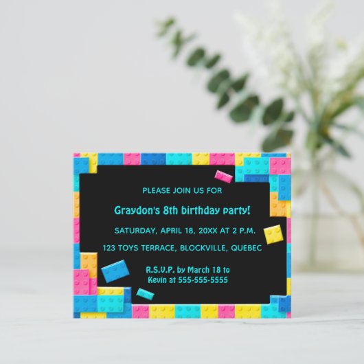 Bewerkbare kleurrijke bouwstenen Verjaardag Uitnodiging Briefkaart (Staand voorkant)