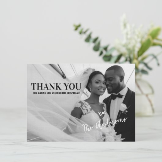 Bewerkbare moderne minimalistische trouwfoto bedankkaart (Staand voorkant)