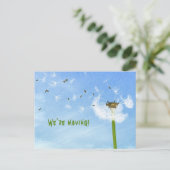 Bewerkbare paardenbloem zaden in de wind bewegende briefkaart (Staand voorkant)