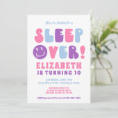 Bewerkbare Sleepover Verjaardagsfeestje Kaart (Staand voorkant)