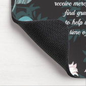 Bewerkbare tekst bloemenpatroon ontwerp zwart ver muismat (Hoek)