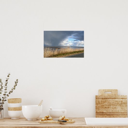 bewolkt dag waterschap Poster (Keuken)
