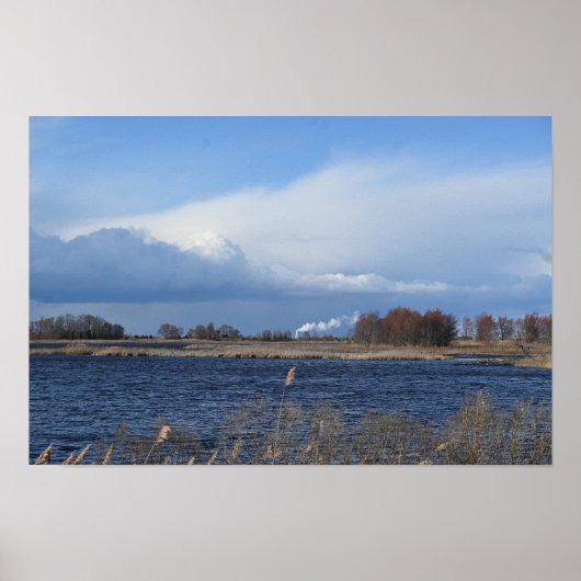 bewolkt Poster van het waterlandschap (Voorkant)
