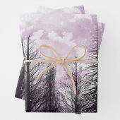 Bewolkt winter Paarse dennenbos Inpakpapier Vel (In situ)