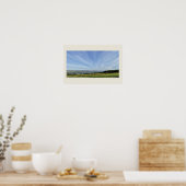 Bewolkte akker bij meer poster (Keuken)