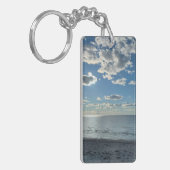 Bewolkte Blauwe Lucht Lege Strand  Sleutelhanger (Voorkant Links)