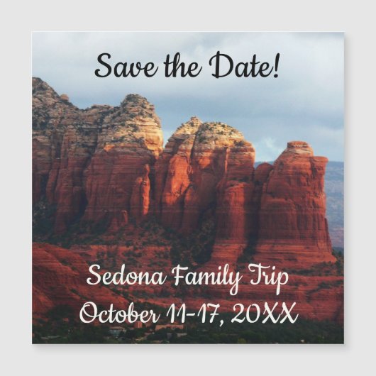 Bewolkte Coffee Pot Rock in Sedona Arizona (Voorkant)