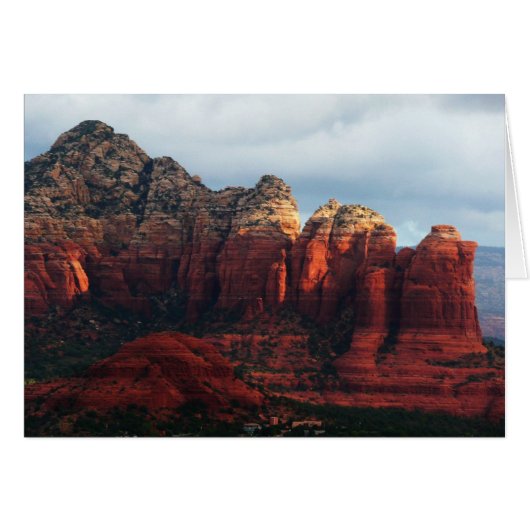 Bewolkte Coffee Pot Rock in Sedona Arizona (Voorkant Horizontaal)