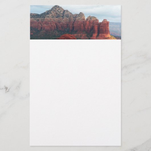Bewolkte Coffee Pot Rock in Sedona Arizona Briefpapier (Voorkant)