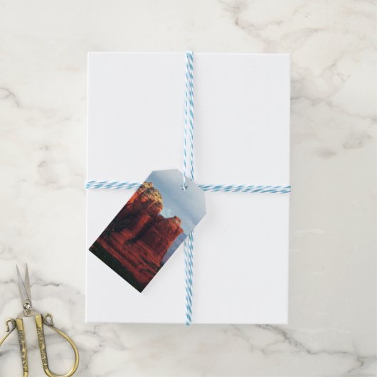 Bewolkte Coffee Pot Rock in Sedona Arizona Cadeaulabel (Met Touw)