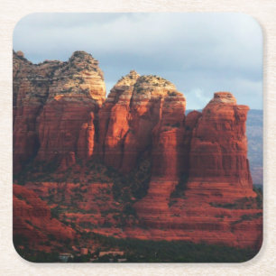 Bewolkte Coffee Pot Rock in Sedona Arizona Kartonnen Onderzetters