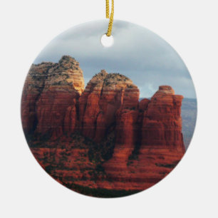 Bewolkte Coffee Pot Rock in Sedona Arizona Keramisch Ornament
