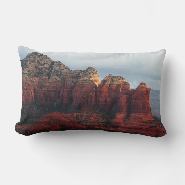 Bewolkte Coffee Pot Rock in Sedona Arizona Kussen (Voorkant)
