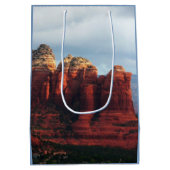Bewolkte Coffee Pot Rock in Sedona Arizona Medium Cadeauzakje (Achterkant)