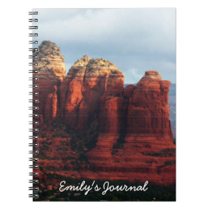Bewolkte Coffee Pot Rock in Sedona Arizona Notitieboek