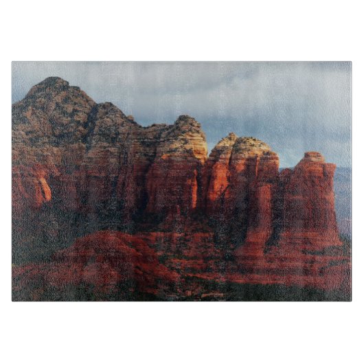 Bewolkte Coffee Pot Rock in Sedona Arizona Snijplank (Voorkant)