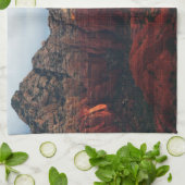 Bewolkte Coffee Pot Rock in Sedona Arizona Theedoek (Gevouwen)