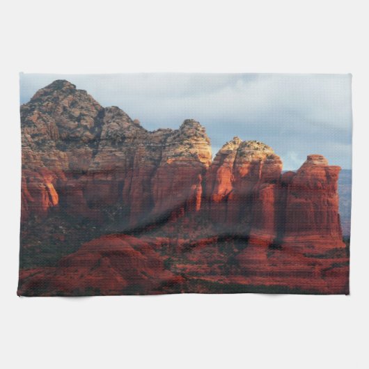 Bewolkte Coffee Pot Rock in Sedona Arizona Theedoek (Horizontaal)