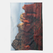 Bewolkte Coffee Pot Rock in Sedona Arizona Theedoek (Verticaal)