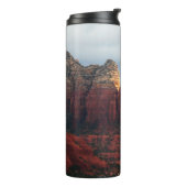 Bewolkte Coffee Pot Rock in Sedona Arizona Thermosbeker (Gedraaid links)