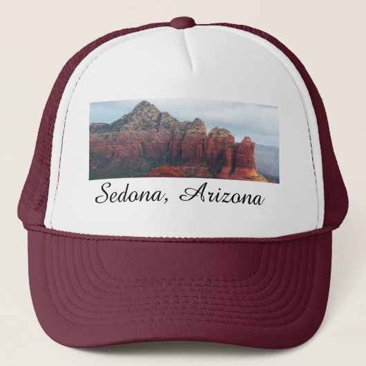 Bewolkte Coffee Pot Rock in Sedona Arizona Trucker Pet (Voorkant)