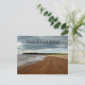 bewolkte dag op een strand op Prince Edward Island Briefkaart (Staand voorkant)