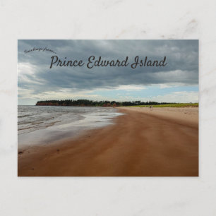 bewolkte dag op een strand op Prince Edward Island Briefkaart