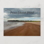 bewolkte dag op een strand op Prince Edward Island Briefkaart (Voorkant)
