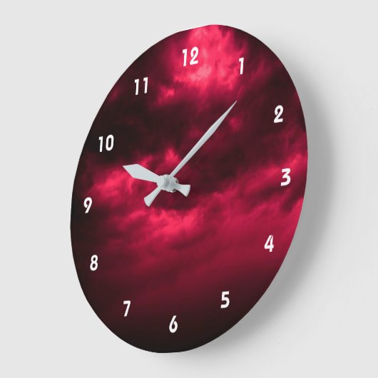 Bewolkte donkerrode hemel grote klok (Hoek)