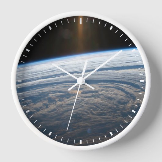 Bewolkte formaties in de Zuid-Indische Oceaan. (Voorkant)